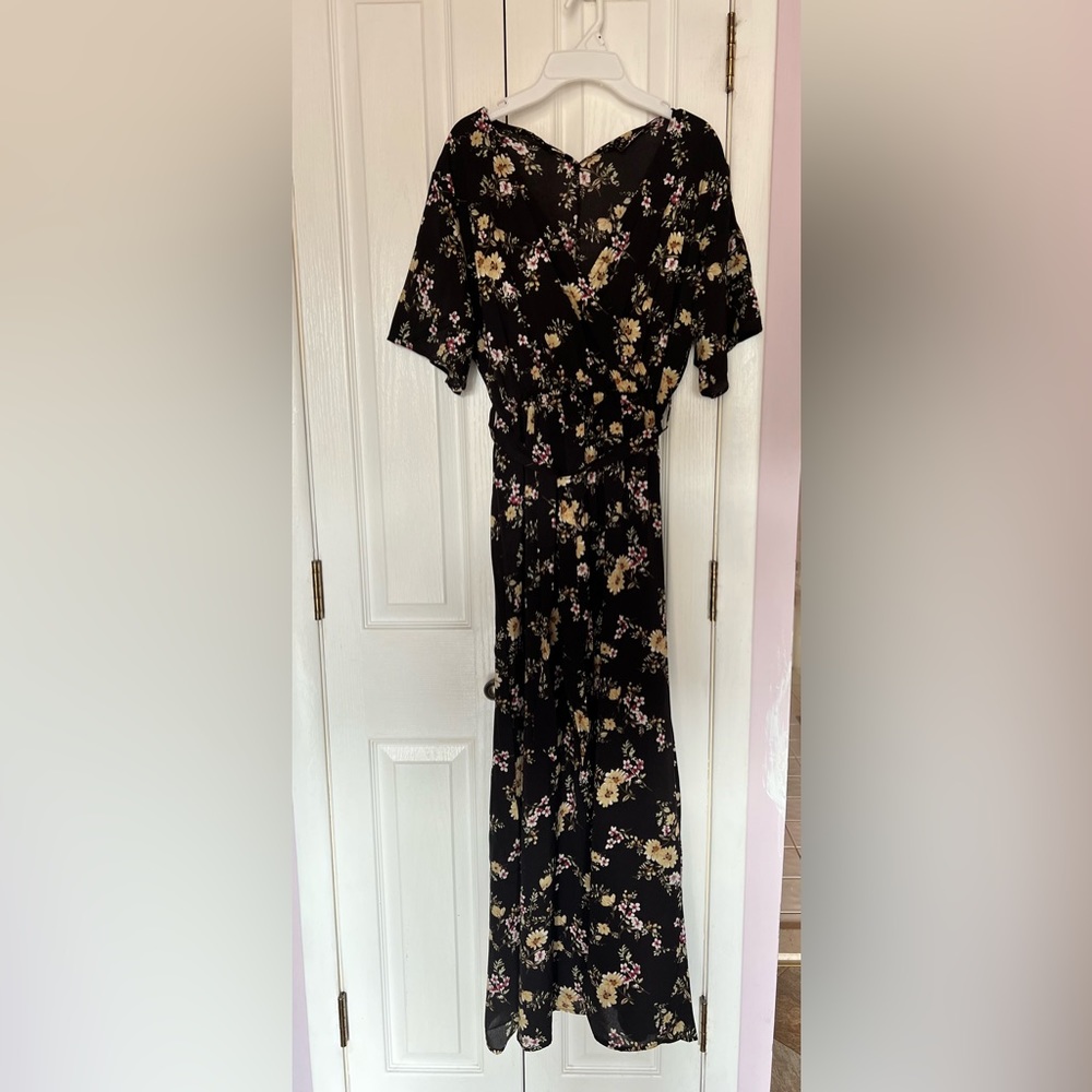 BRAND NEW Magle Floral Maxi Dress V Neck Short Sleeve High Wait Tropical Dress